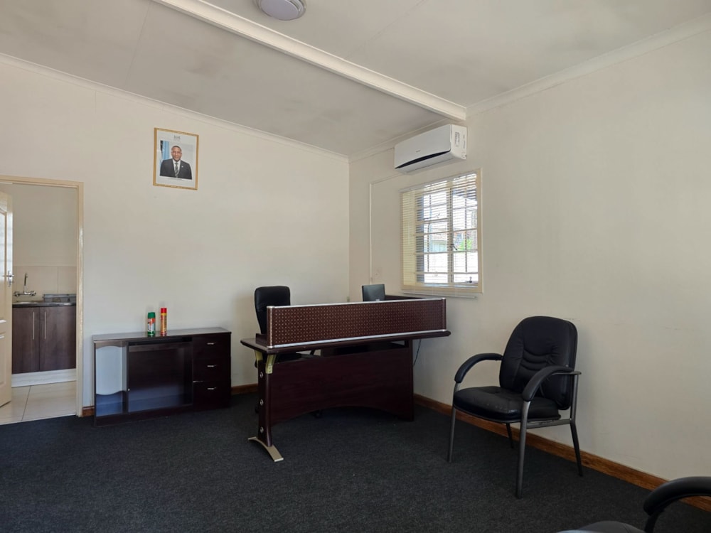 House for sale in Broadhurst, Botswana - 3BO1725075 House for sale in Broadhurst, Botswana - 3BO1725075