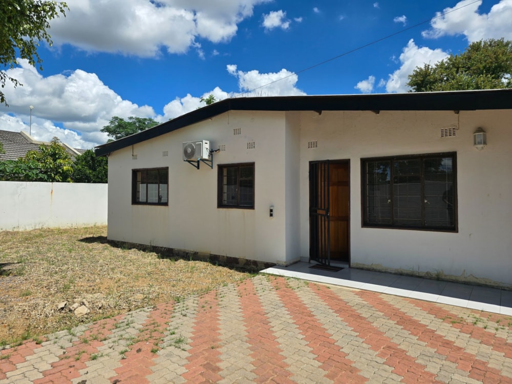 House for sale in Broadhurst, Botswana - 3BO1725075 House for sale in Broadhurst, Botswana - 3BO1725075