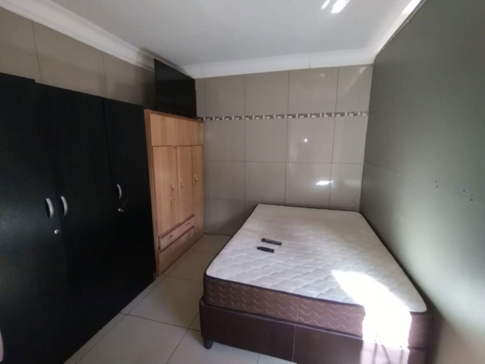 Bachelor apartment to rent in Kathu - 1RN1725263