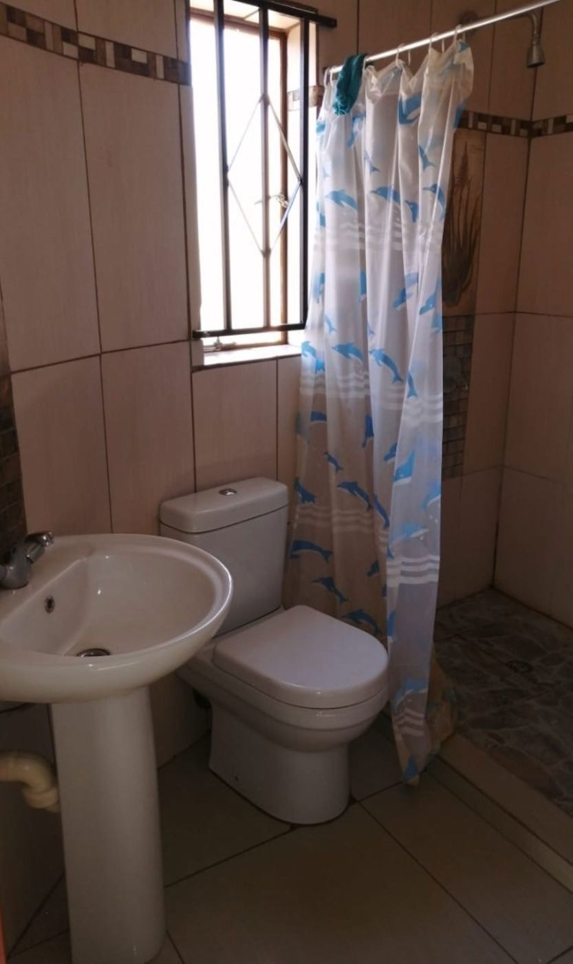 Bachelor apartment to rent in Kathu - 1RN1725263