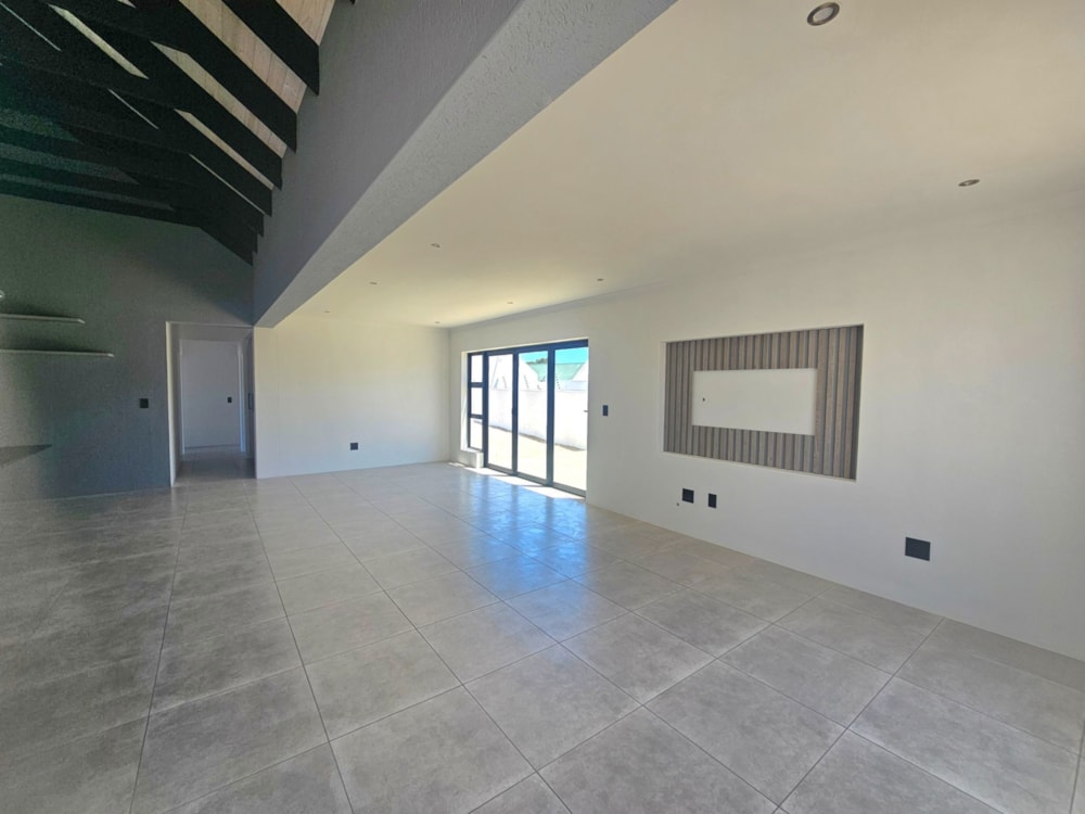 House for sale in Country Club - LA1725315