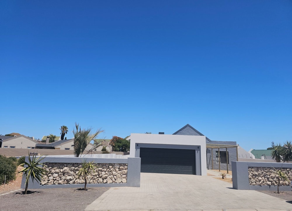 House for sale in Country Club - LA1725315