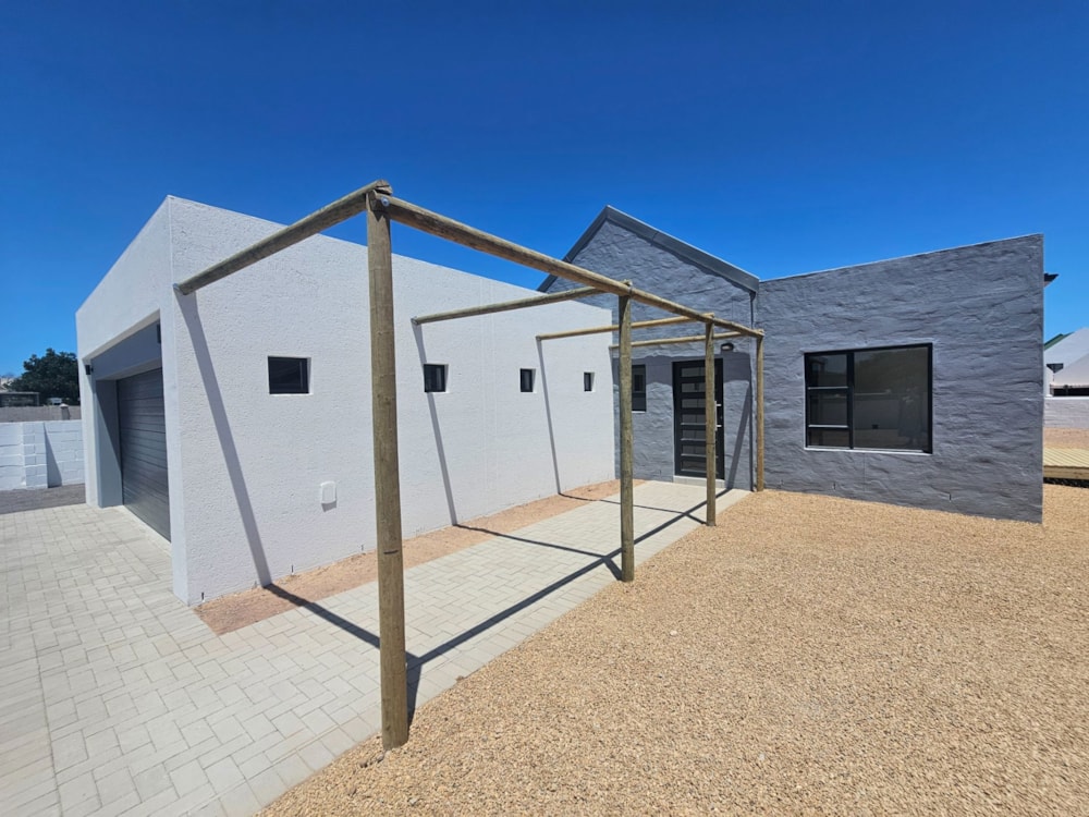 House for sale in Country Club - LA1725315