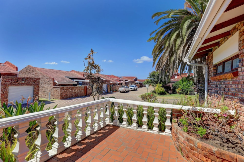 Townhouse for sale in Hartenbos - 1MB1725420