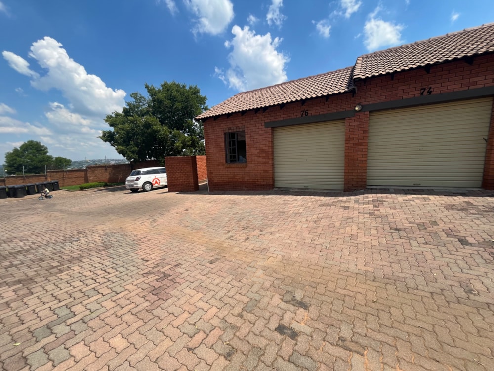 Apartment to rent in Mooikloof Ridge - PTL1725540