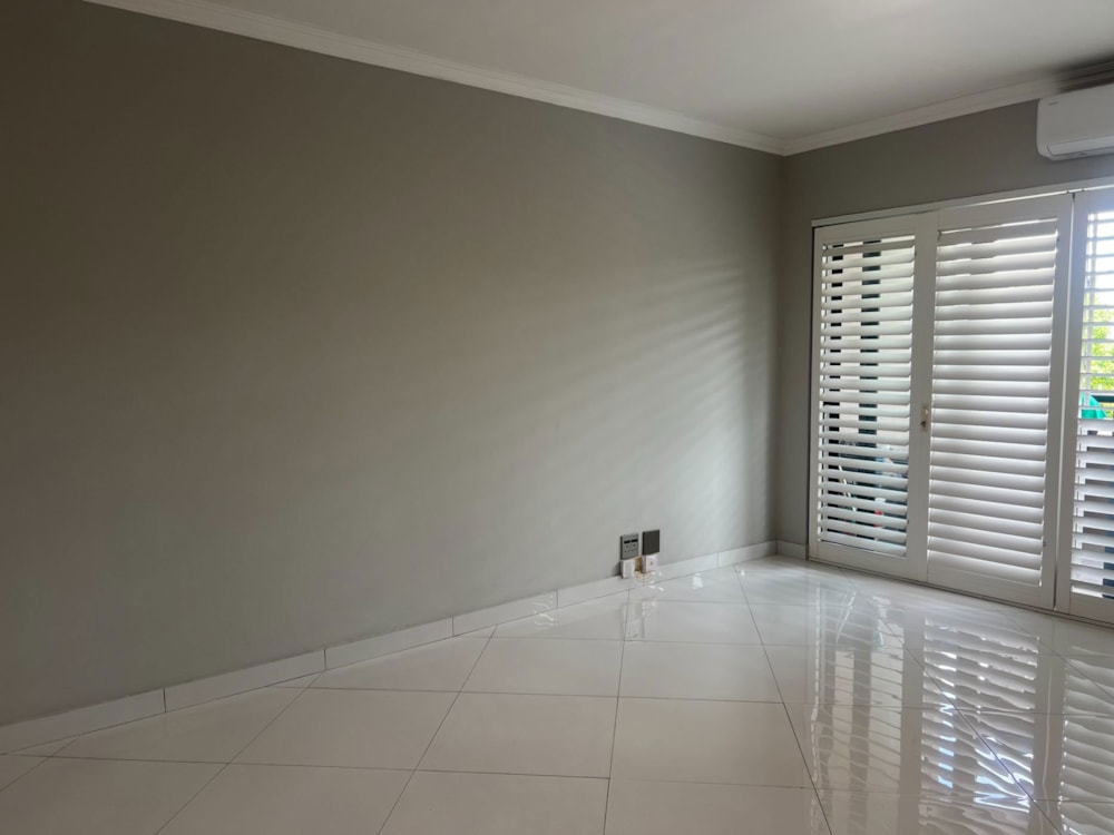 Apartment to rent in Claremont, Cape Town - RBL1725541