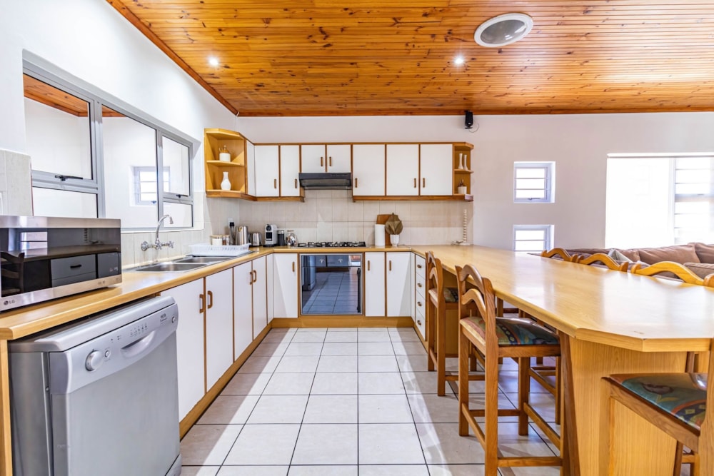 House for sale in Yzerfontein - LA1723689 House for sale in Yzerfontein - LA1723689