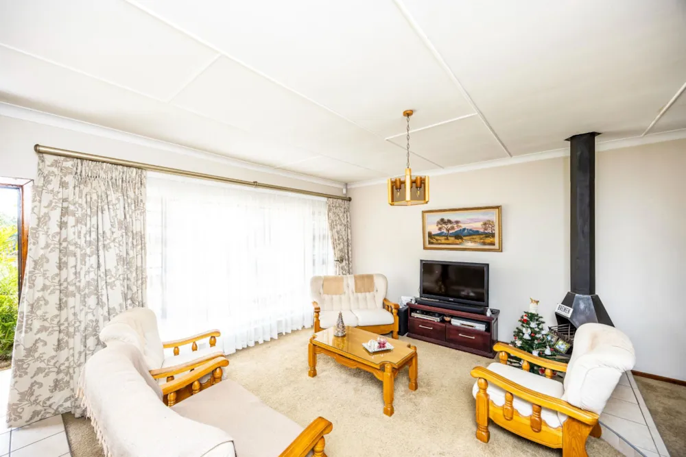 House for sale in Beacon Bay - 1EZ1724241