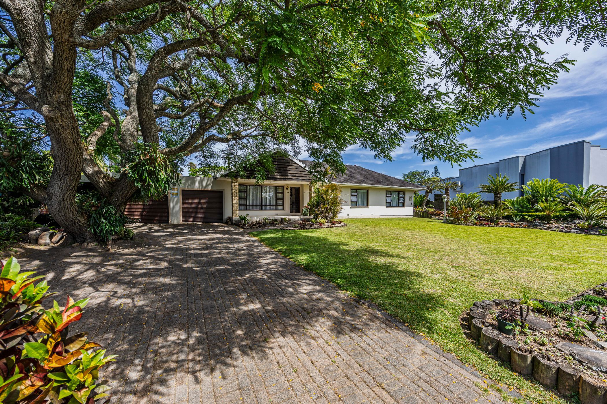 House for sale in Beacon Bay - 1EZ1724241