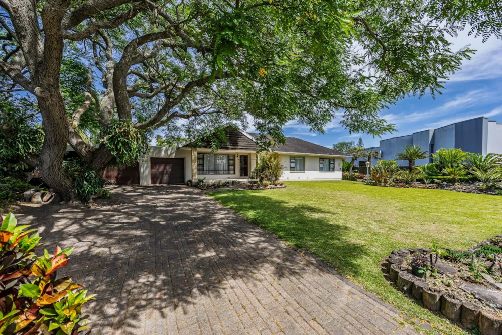 House for sale in Beacon Bay - 1EZ1724241