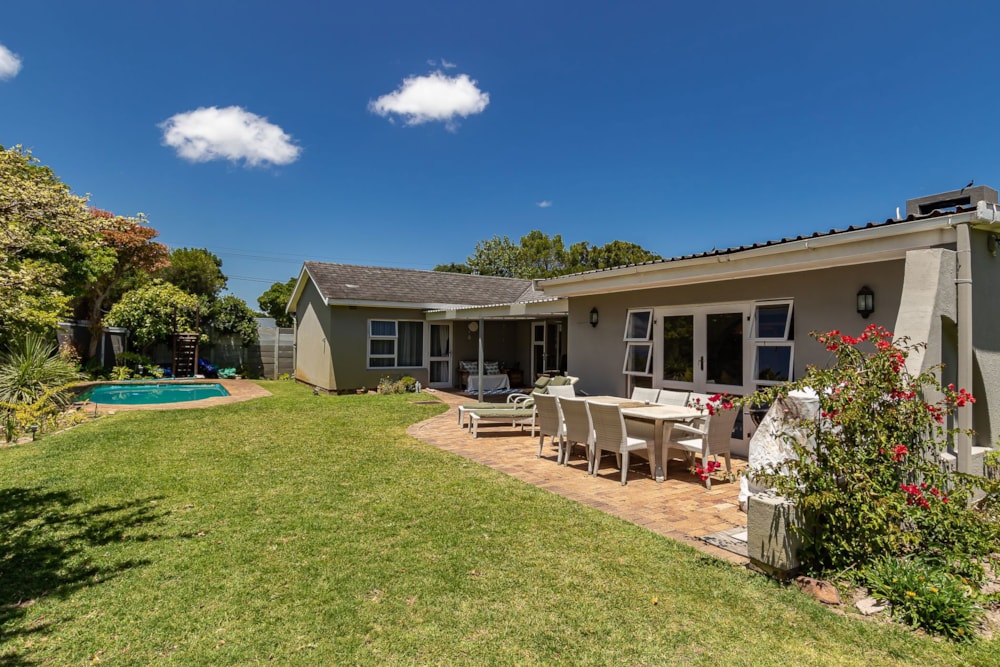 House for sale in Meadowridge - KW1725159 House for sale in Meadowridge - KW1725159