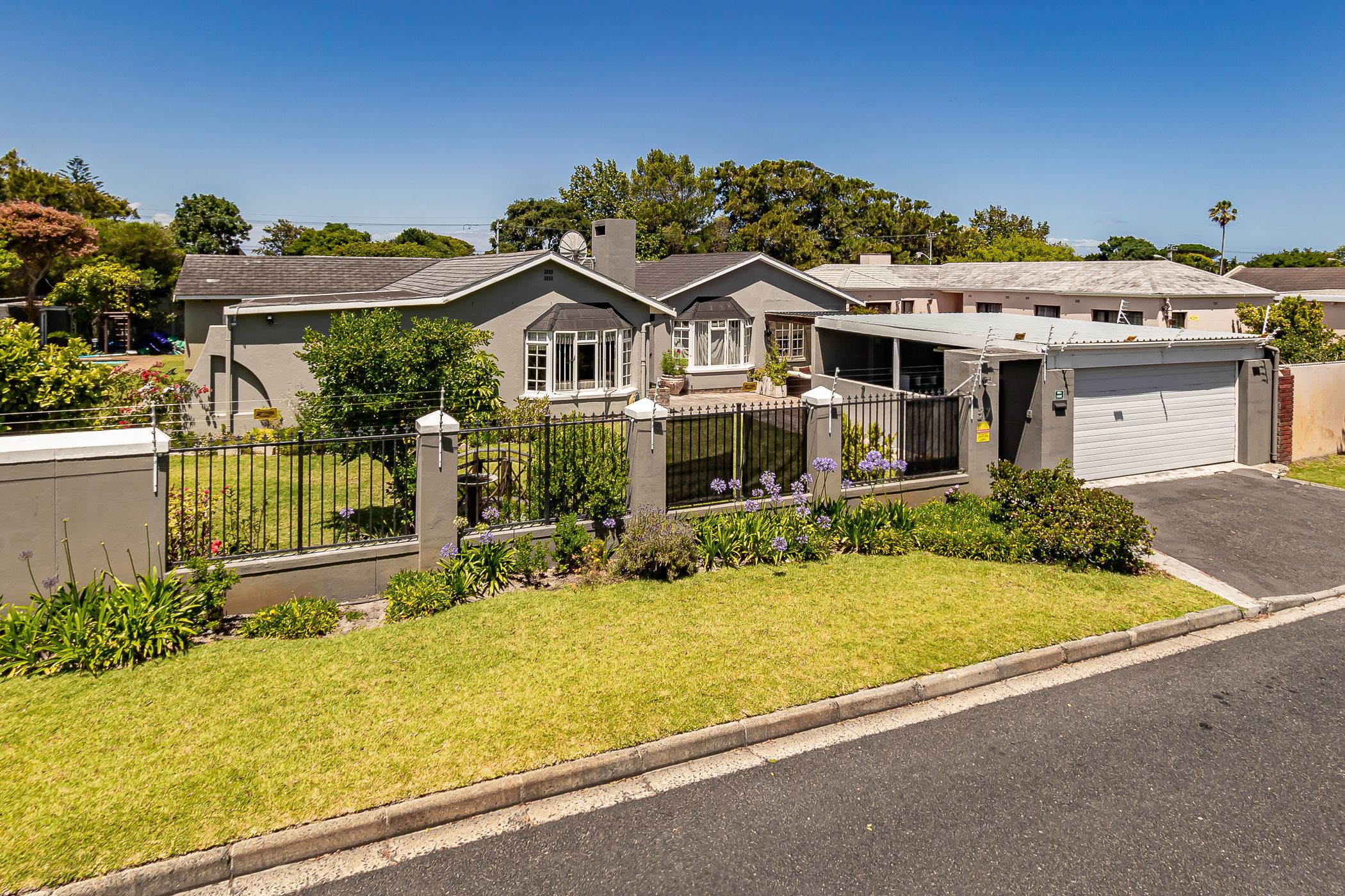 House for sale in Meadowridge - KW1725159