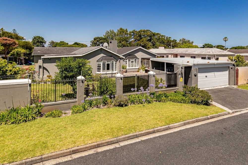 House for sale in Meadowridge - KW1725159 House for sale in Meadowridge - KW1725159