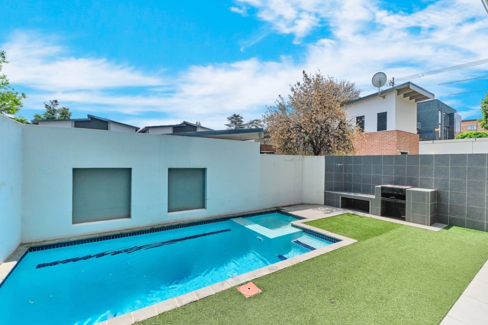 Security complex home for sale in Rivonia - HP1725444 Security complex home for sale in Rivonia - HP1725444