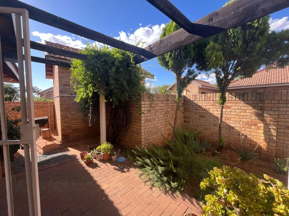 Townhouse for sale in Langenhovenpark - 1BX1726092 Townhouse for sale in Langenhovenpark - 1BX1726092