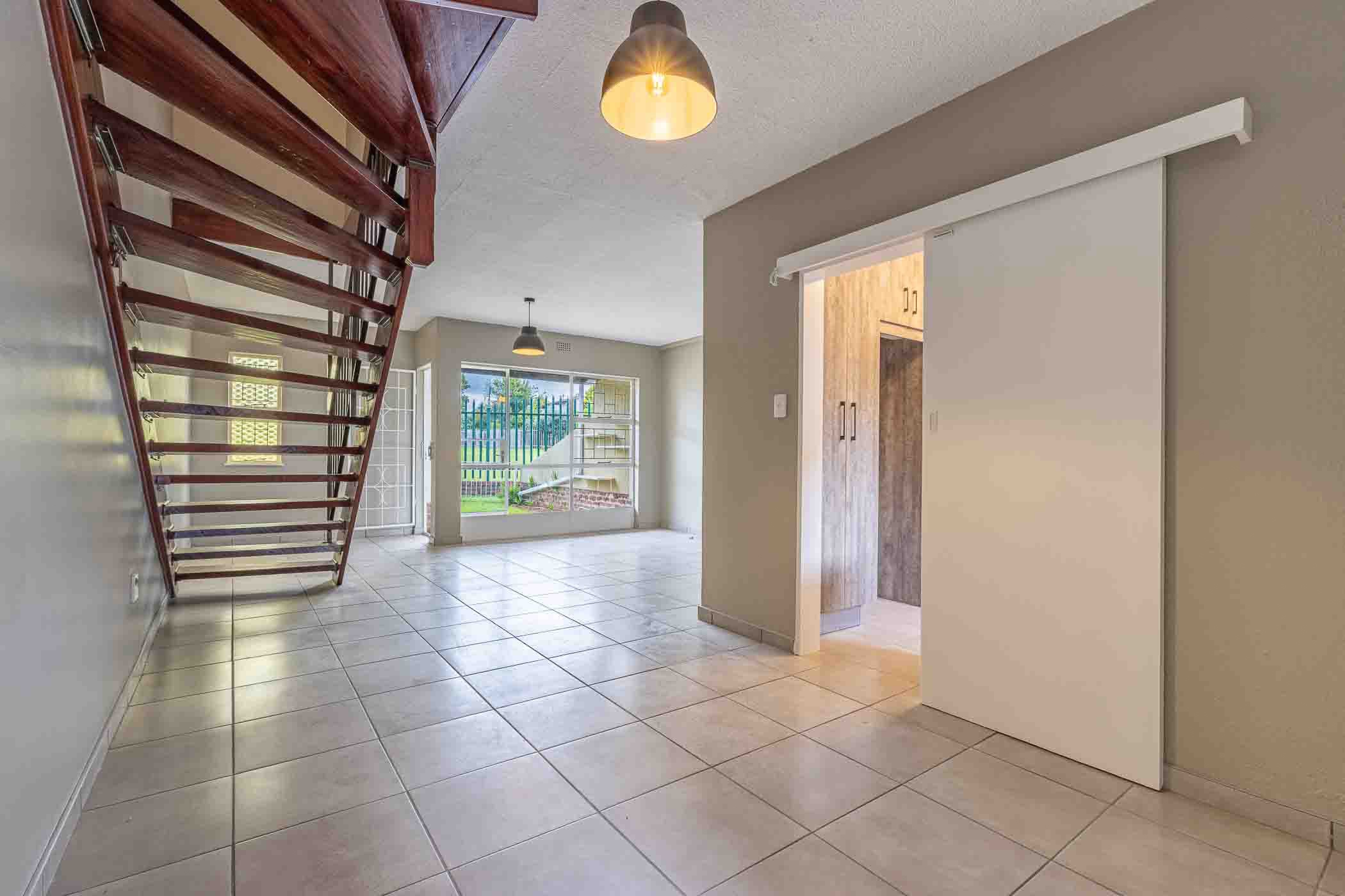 Townhouse for sale in Farrarmere - EN1727126