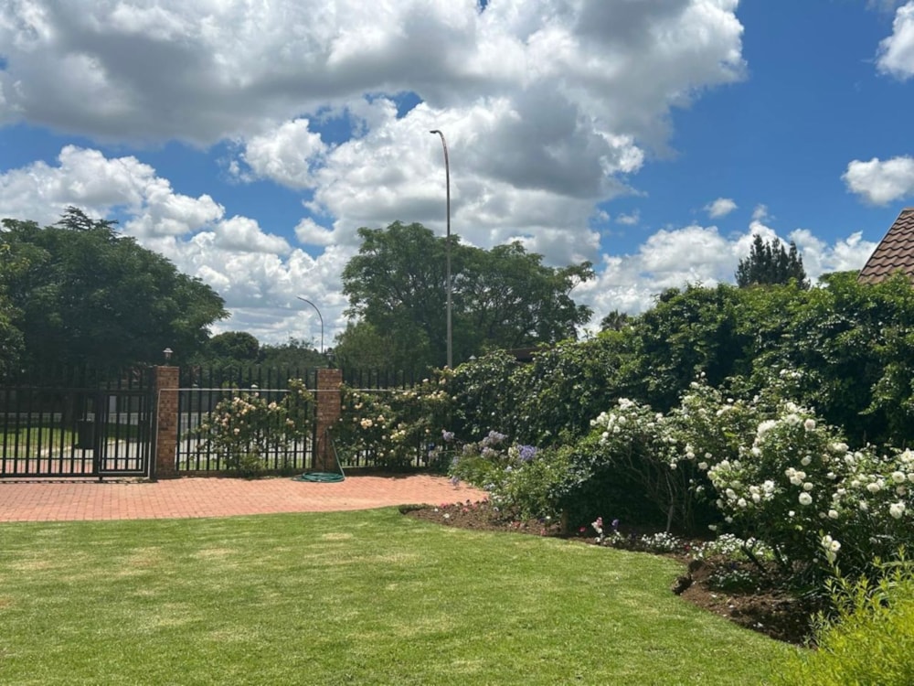 House for sale in Crystal Park - EN1726608