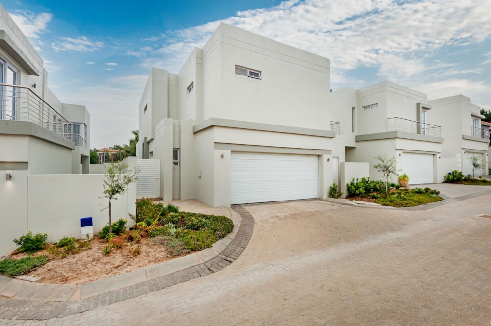 Cluster to rent in Bryanston - JBL1725956