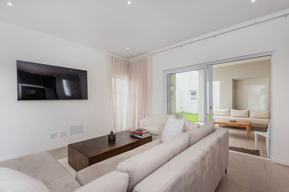 Cluster to rent in Bryanston - JBL1725956