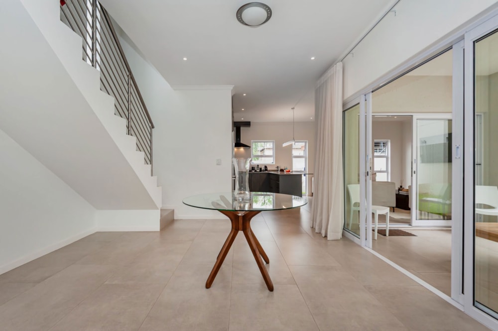 Cluster to rent in Bryanston - JBL1725956