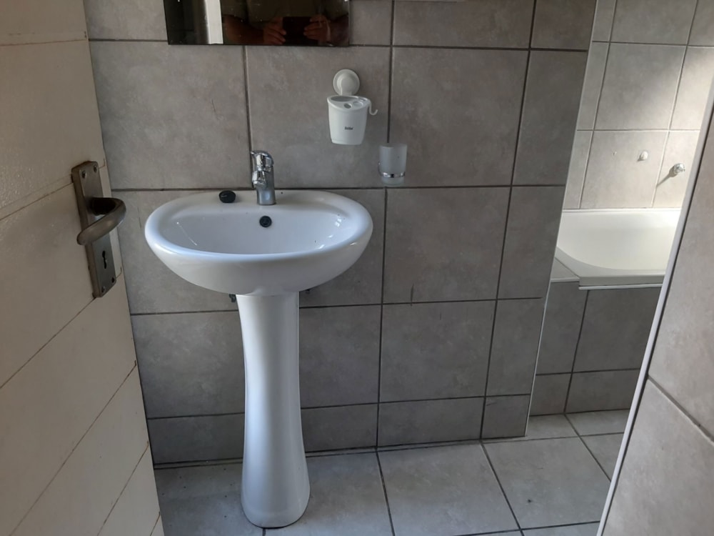 Bachelor apartment for sale in Nelspruit (Mbombela) - 1NS1726049 Bachelor apartment for sale in Nelspruit (Mbombela) - 1NS1726049
