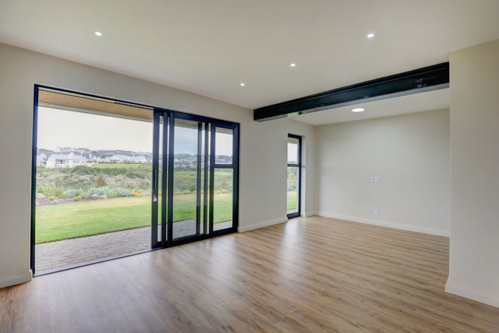 Apartment to rent in Kingswood Golf Estate - GEO1726166