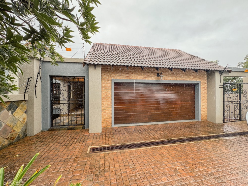 House for sale in Sonheuwel Ext 1 - 1NS1723744