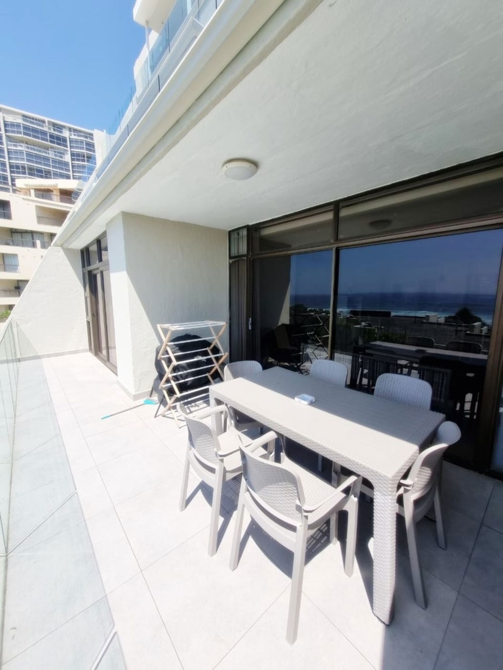 Apartment to rent in uMhlanga Rocks - 1ND1728507