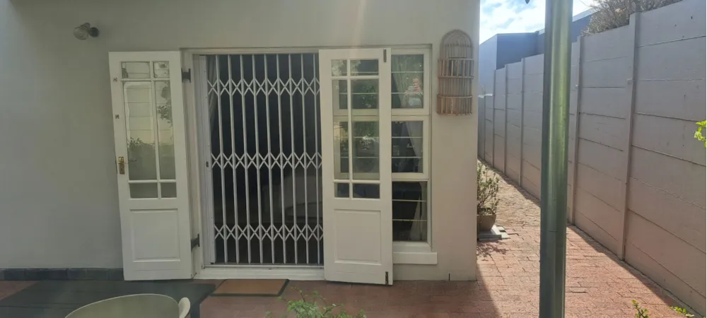 Garden cottage let in Table View - 1TV1722173