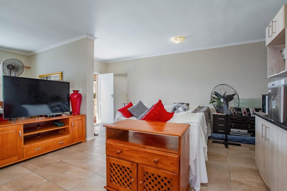 House for sale in Paarl South - TK1728864 House for sale in Paarl South - TK1728864