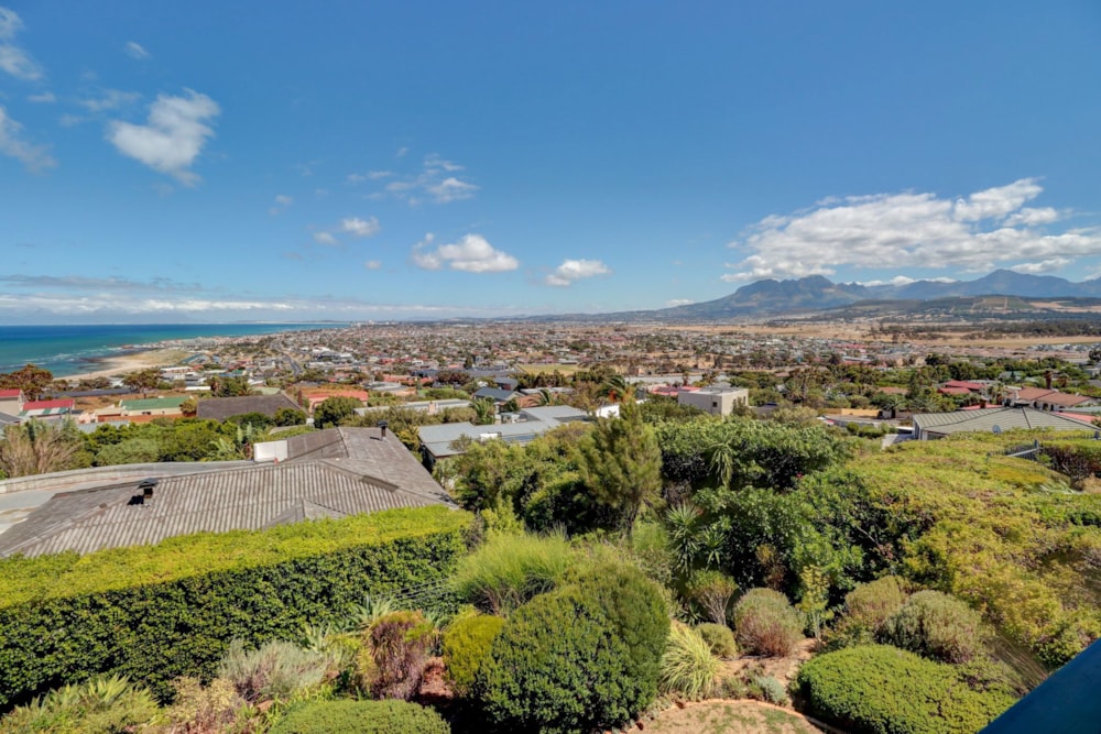 House for sale in Mountainside - SW1727755