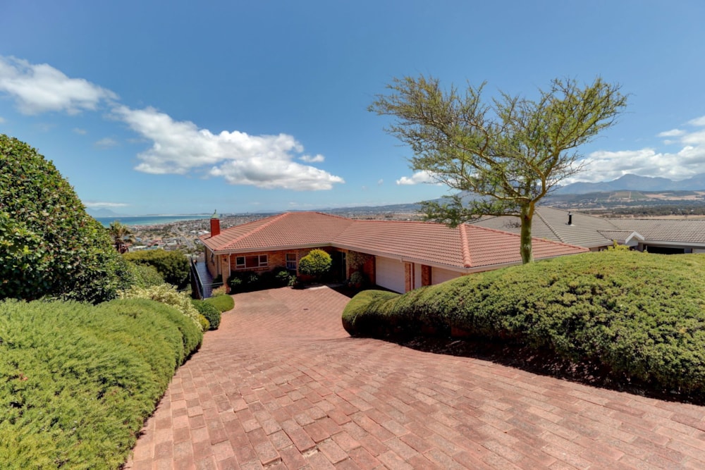 House for sale in Mountainside - SW1727755