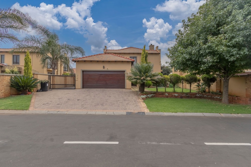 Double-storey house for sale in Hughes - BOK1727288