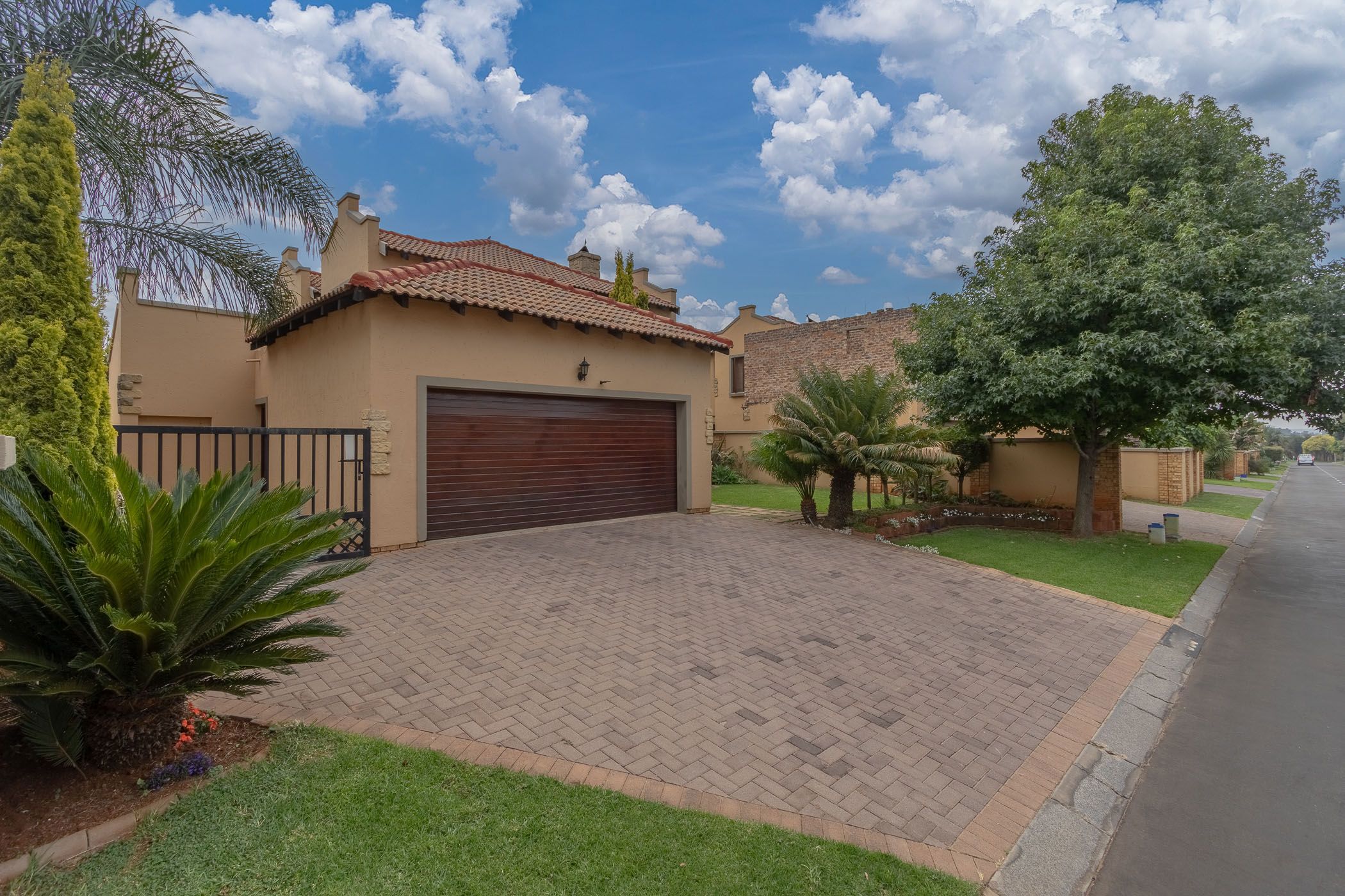 Double-storey house for sale in Hughes - BOK1727288