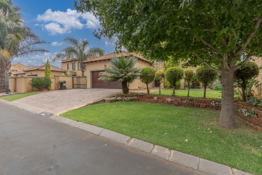 Double-storey house for sale in Hughes - BOK1727288