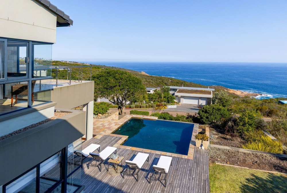 Golf estate house for sale in Oubaai - GEO1727160