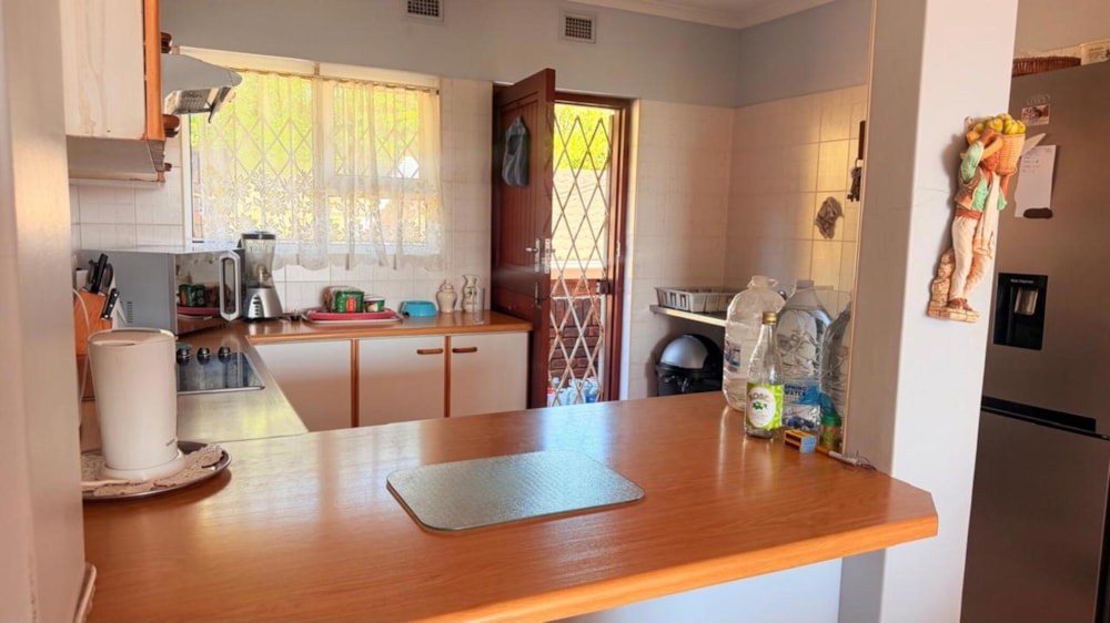 Townhouse for sale in Athlone Park - 1WB1727684 Townhouse for sale in Athlone Park - 1WB1727684