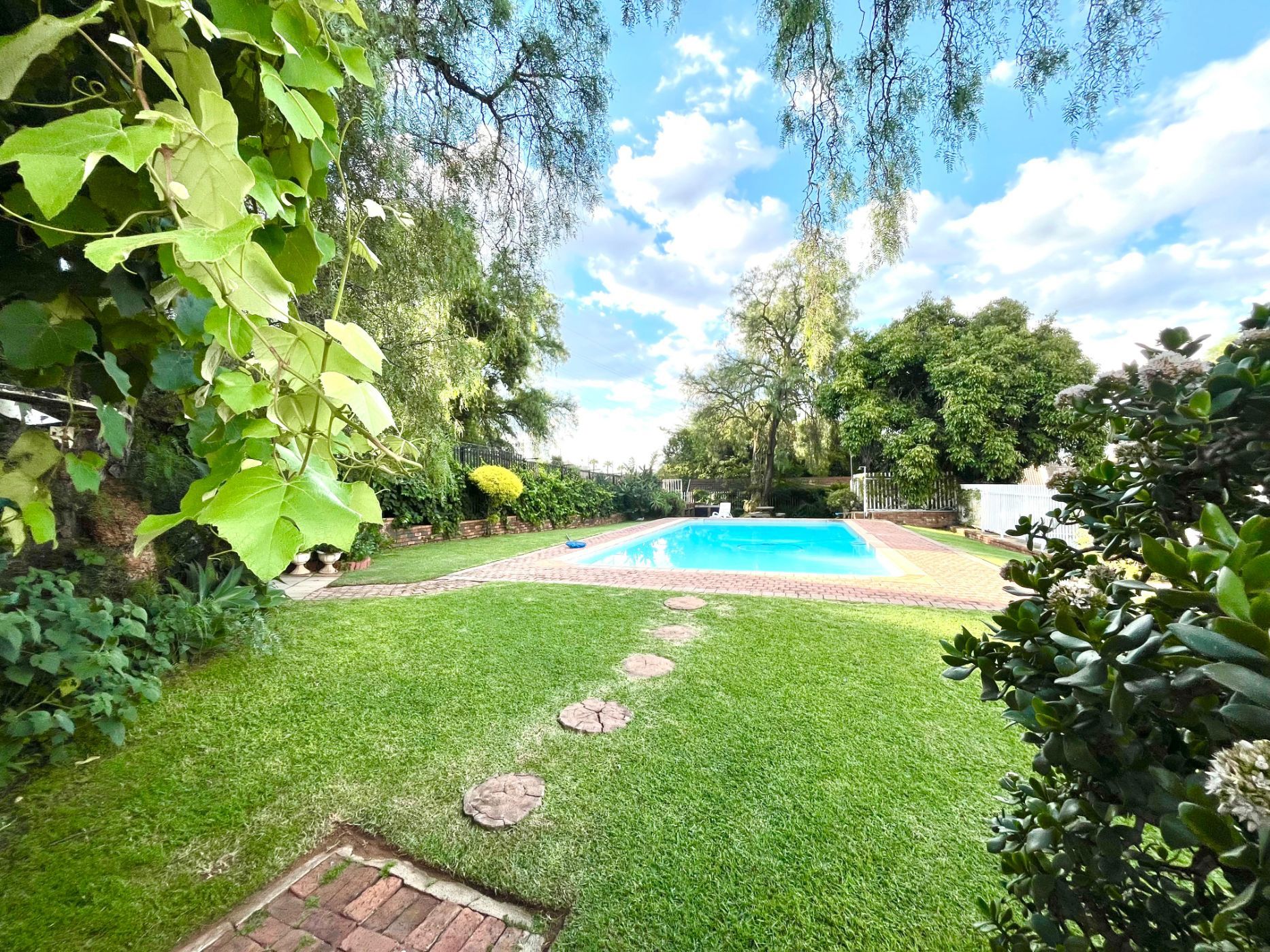 Townhouse to rent in Bedford Gardens - BWL1726059