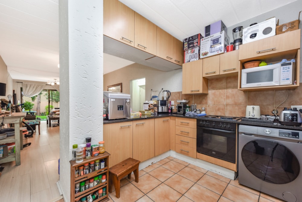 Apartment for sale in Douglasdale - FW1727602