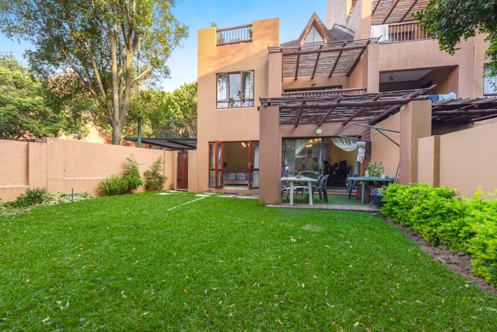 Apartment for sale in Douglasdale - FW1727602