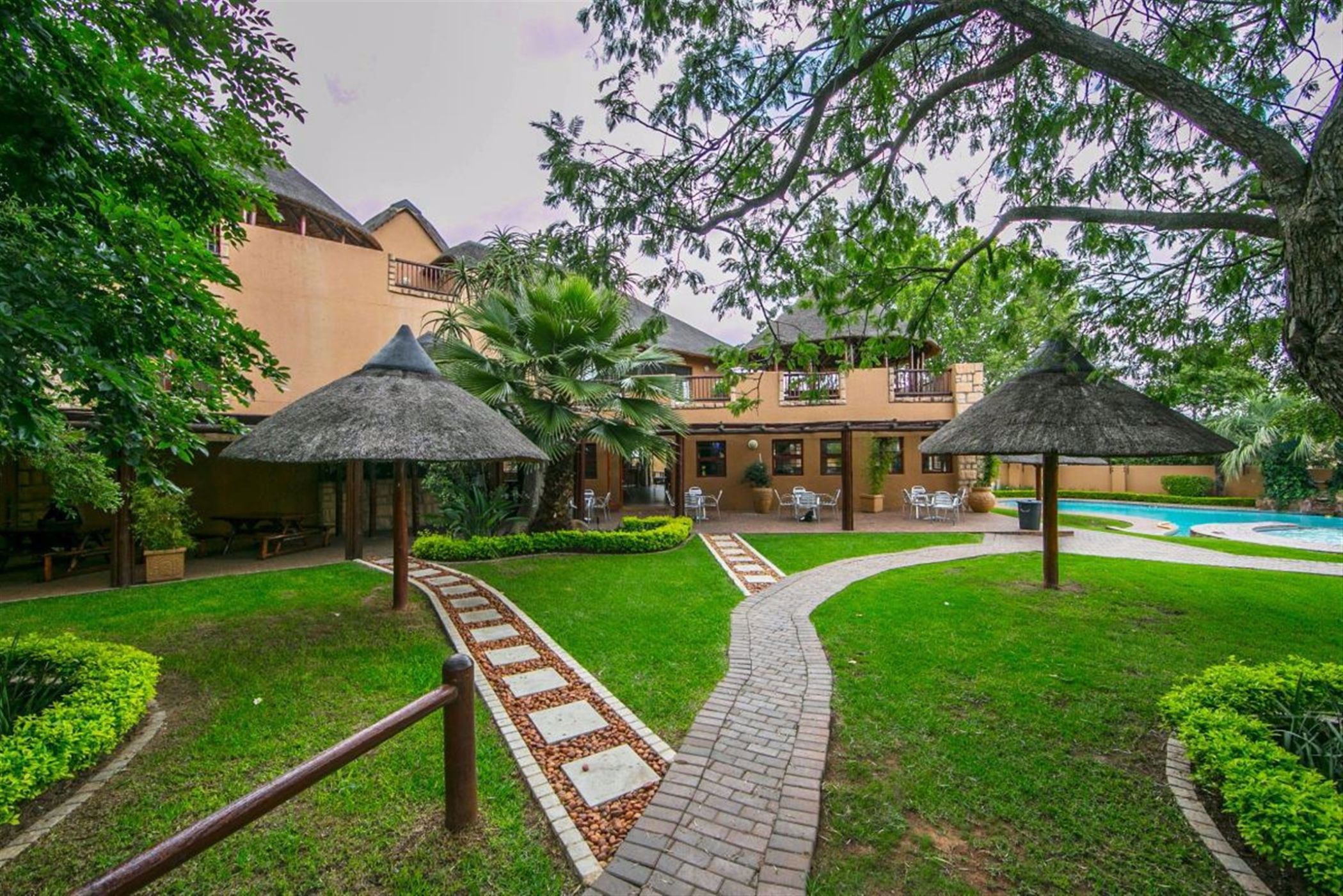 Apartment for sale in Douglasdale - FW1727602