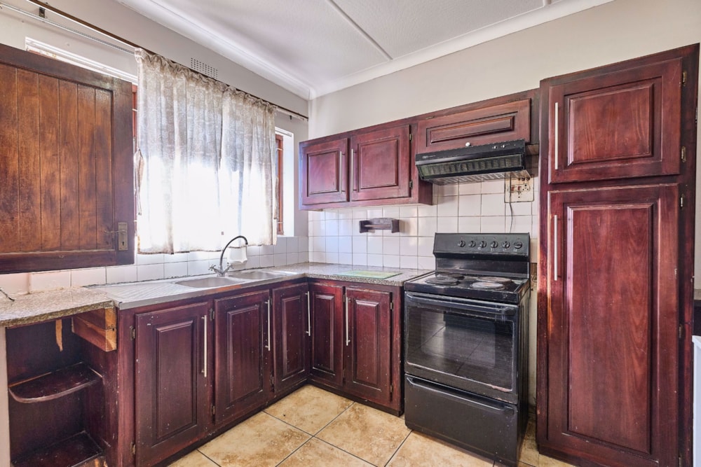 House to rent in Athlone Park - 1WB1725772