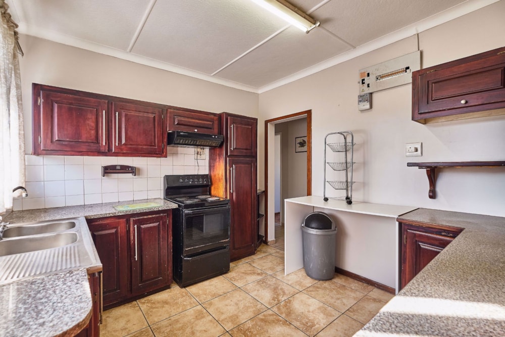 House to rent in Athlone Park - 1WB1725772