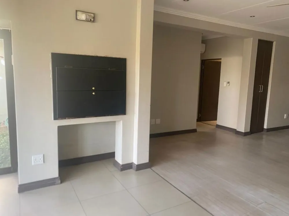 Townhouse for sale in Woodland Hills - 1BX1728463 Townhouse for sale in Woodland Hills - 1BX1728463