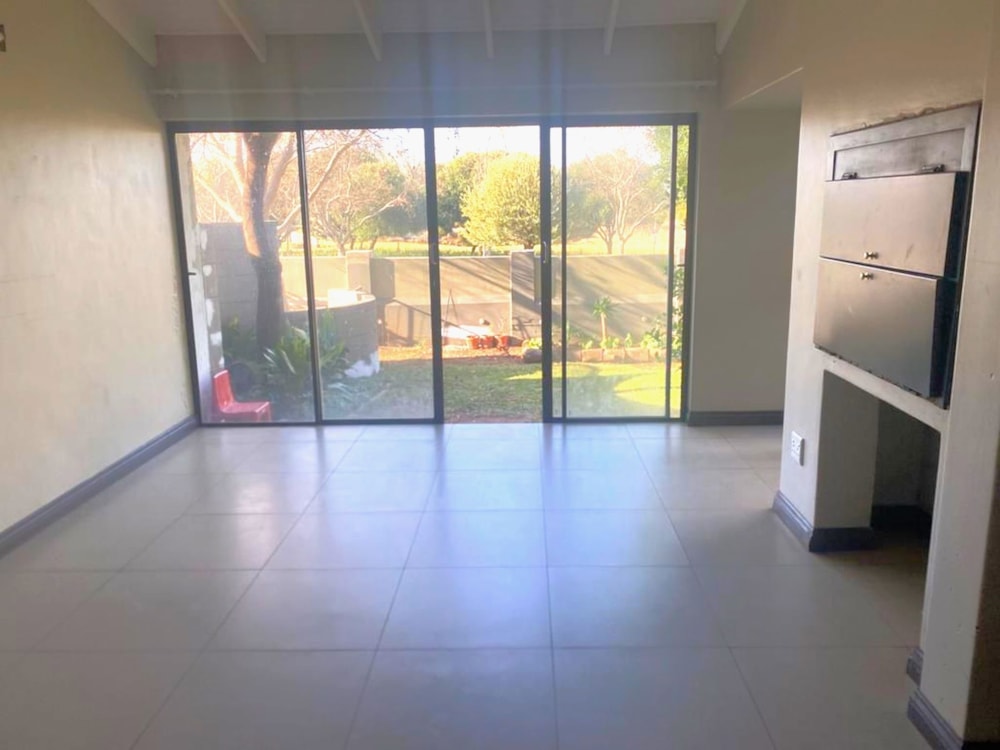 Townhouse for sale in Woodland Hills - 1BX1728463