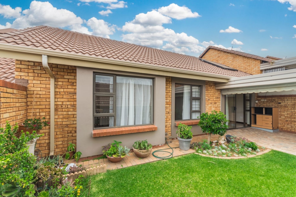 Single-storey retirement home for sale in Featherbrooke Hills Retirement Village - 1KR1726161