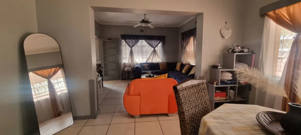 House for sale in Beaconsfield - 1KJ1728238 House for sale in Beaconsfield - 1KJ1728238