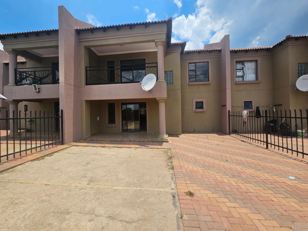 Townhouse to rent in Bendor Park - 1PS1725917