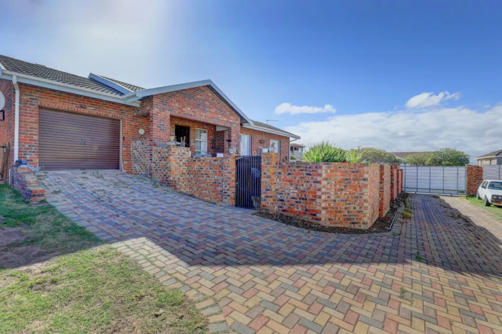 House for sale in Hartenbos Heuwels - 1MB1725682 House for sale in Hartenbos Heuwels - 1MB1725682