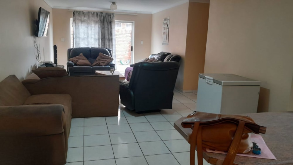 Apartment to rent in Lydenburg (Mashishing) - 1LY1725660
